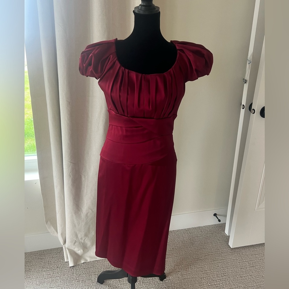 Beautiful women’s elegant dress size 6.